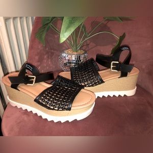 Women size 7 black platform wedges, never worn, boho